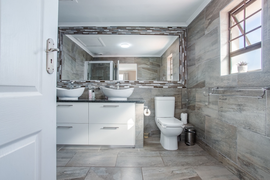 7 Bedroom Property for Sale in Uitsig Western Cape